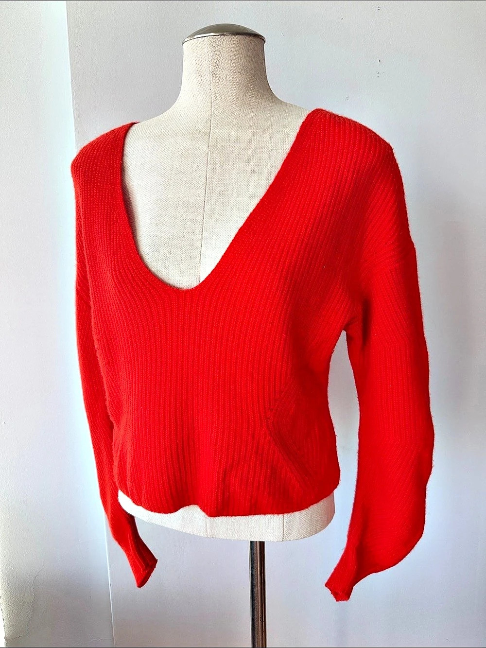 Massimo Dutti cropped orange V-Neck Sweater Size Small